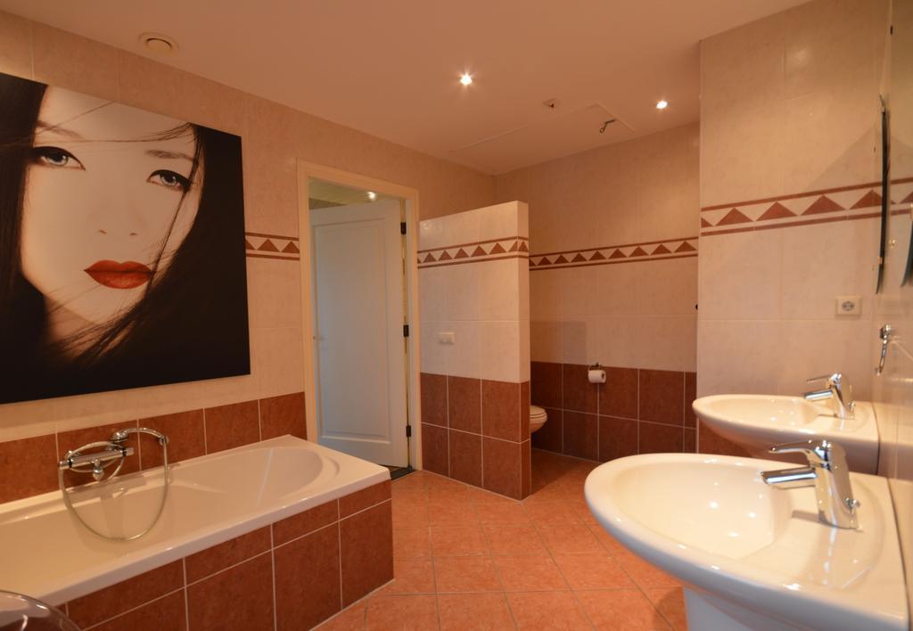 Wake Up Call Bed & Breakfast Westbroek Bagian luar foto